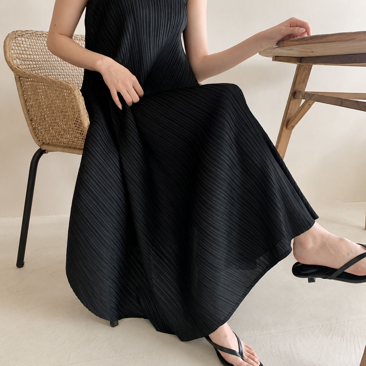 Premium Pleated Strappy Balloon Maxi Dress