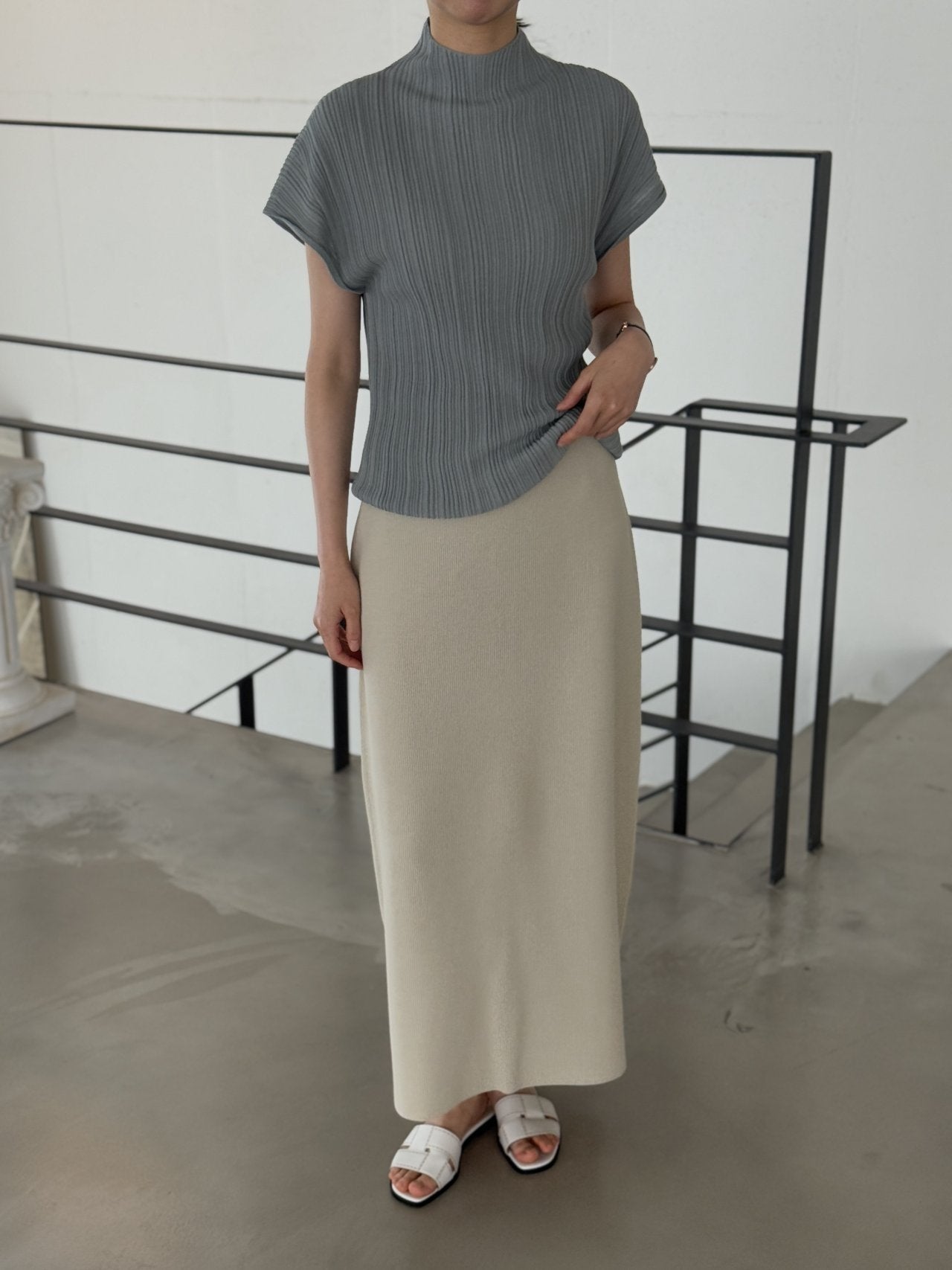 Lino Pleated Seamless Knit (Mock-neck) - Blue Grey