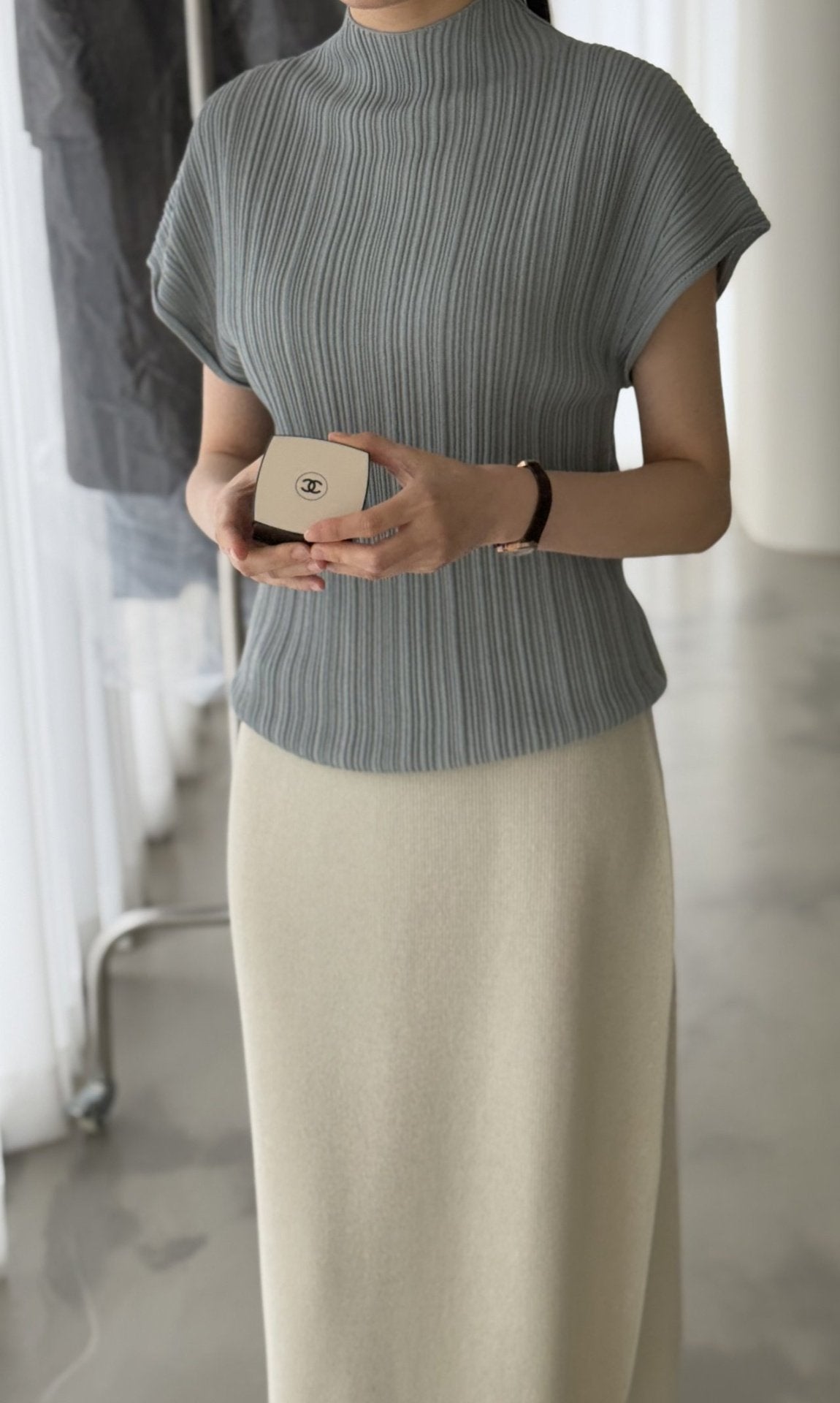 Lino Pleated Seamless Knit (Mock-neck) - Blue Grey