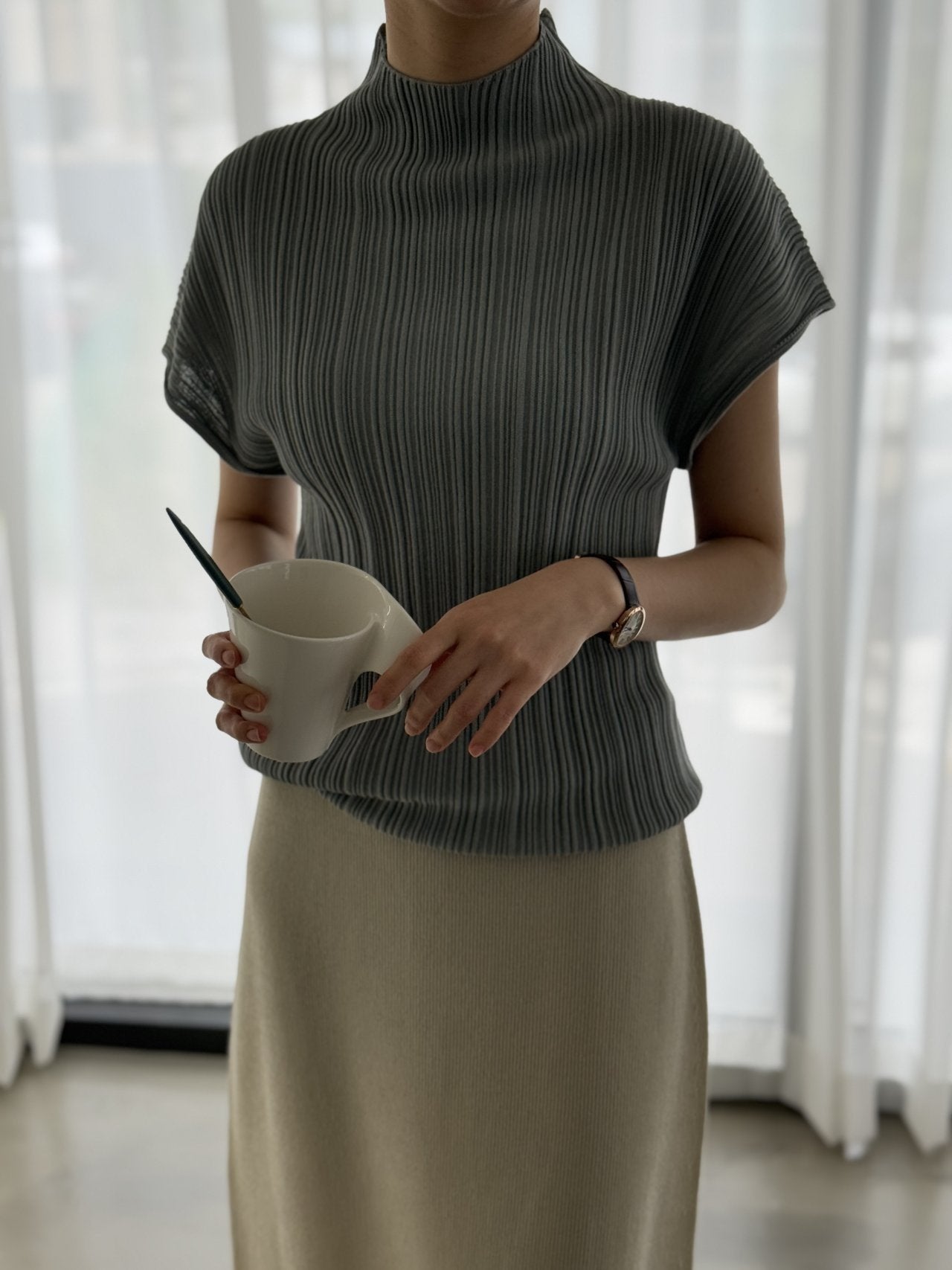 Lino Pleated Seamless Knit (Mock-neck) - Blue Grey