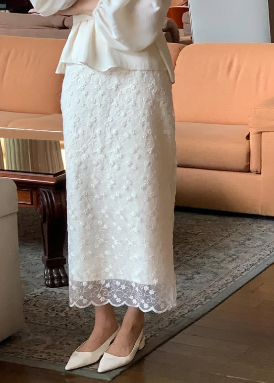 [Best Seller] Sculptural Silk-Lined Lace Skirt