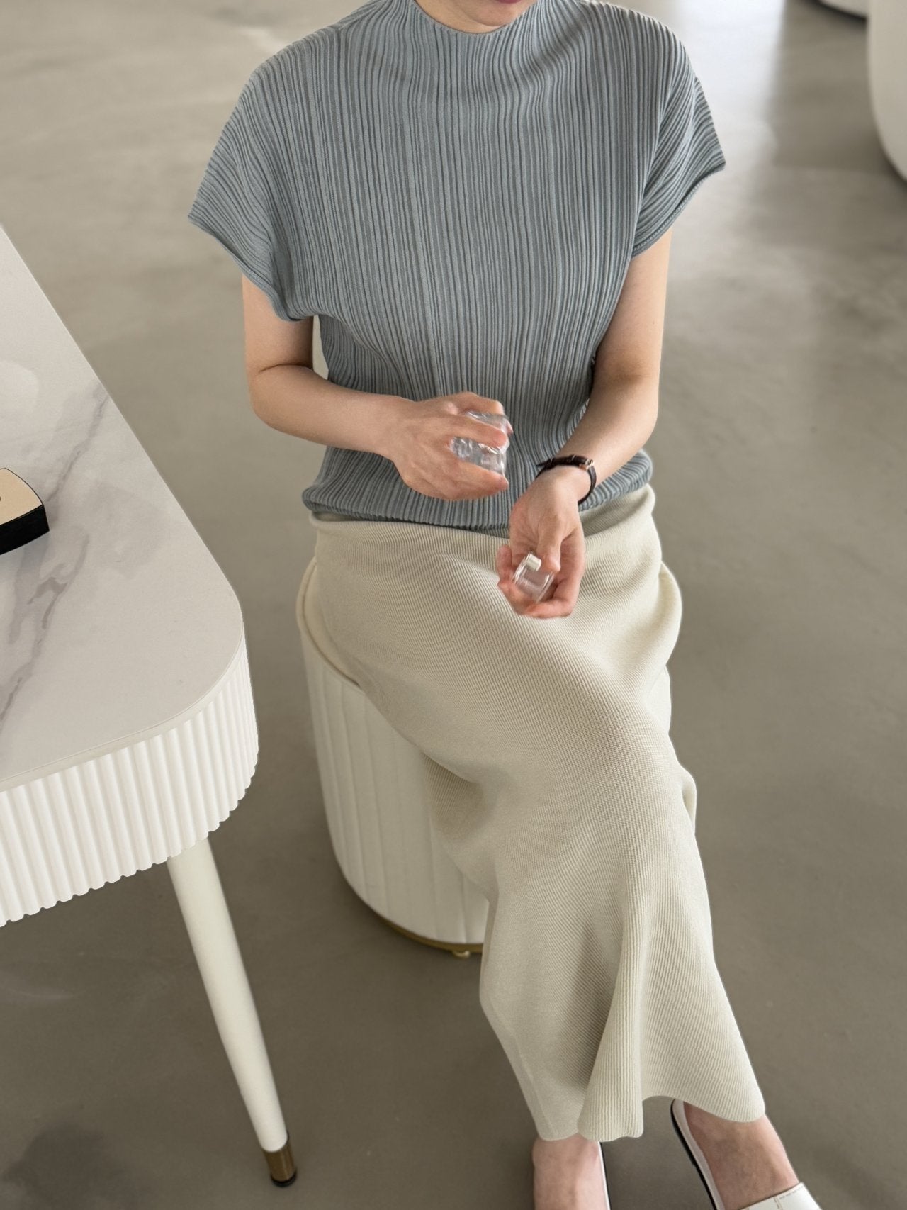 Lino Pleated Seamless Knit (Mock-neck) - Blue Grey