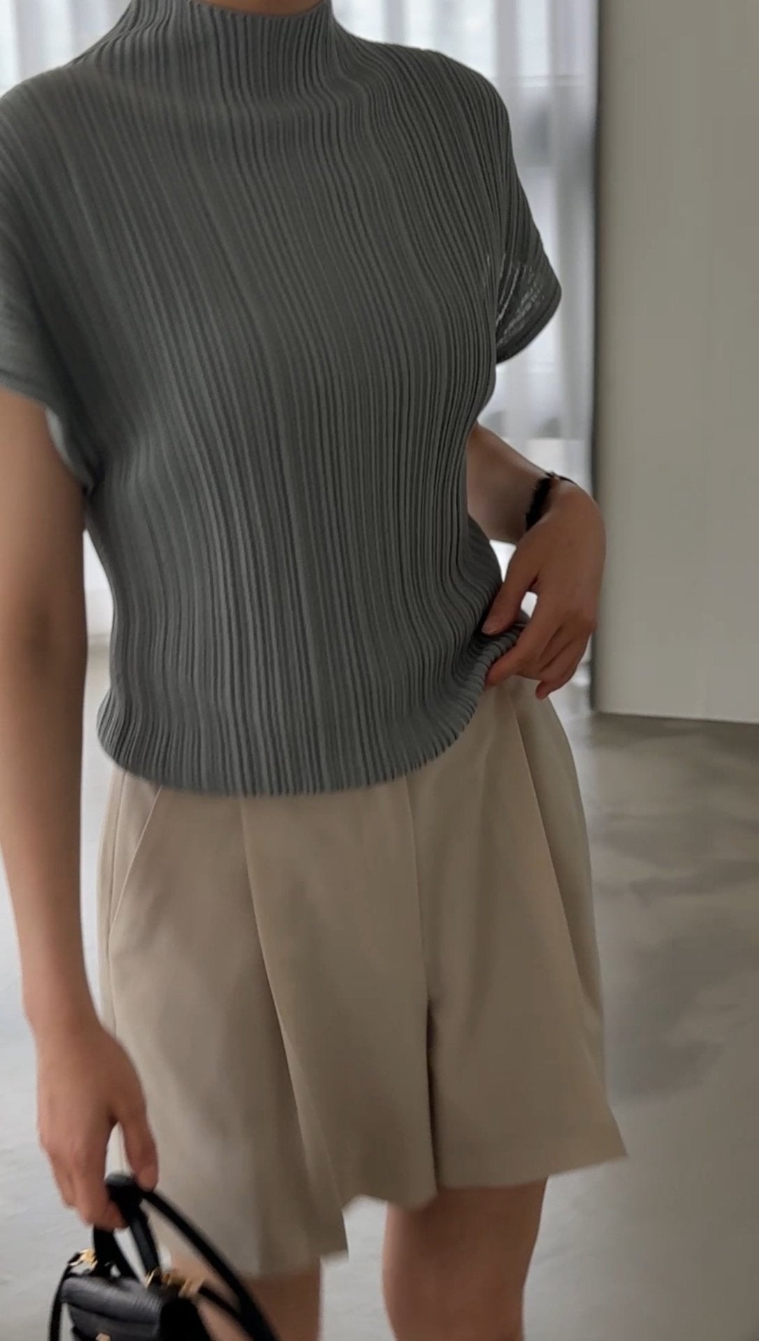 Lino Pleated Seamless Knit (Mock-neck) - Blue Grey