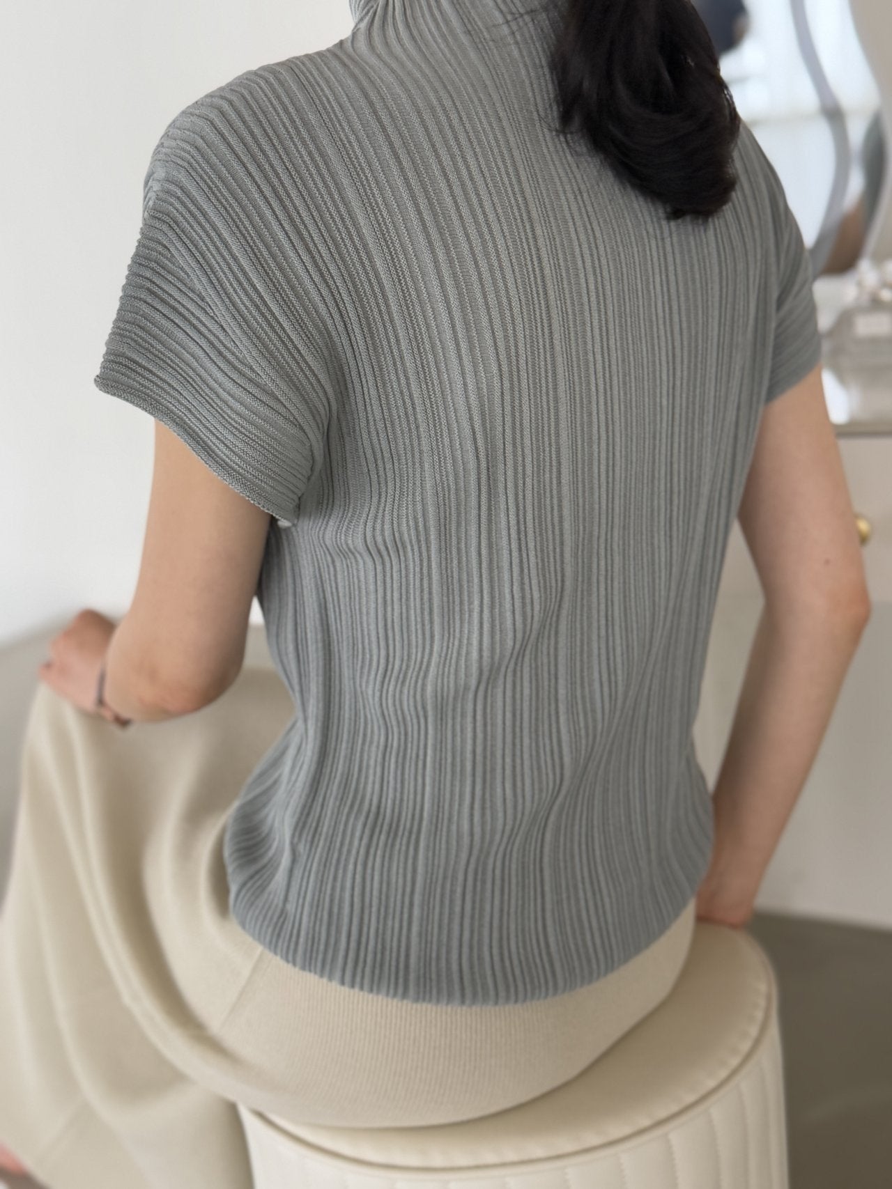 Lino Pleated Seamless Knit (Mock-neck) - Blue Grey