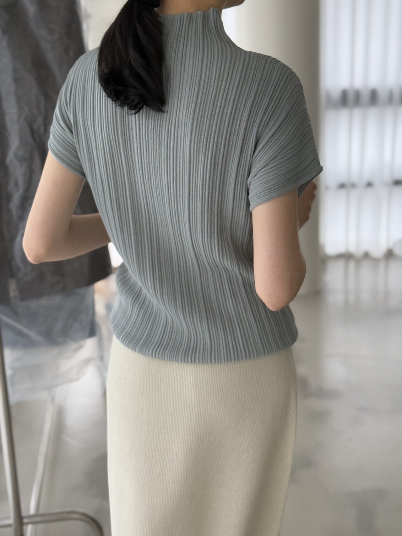 Lino Pleated Seamless Knit (Mock-neck) - Blue Grey