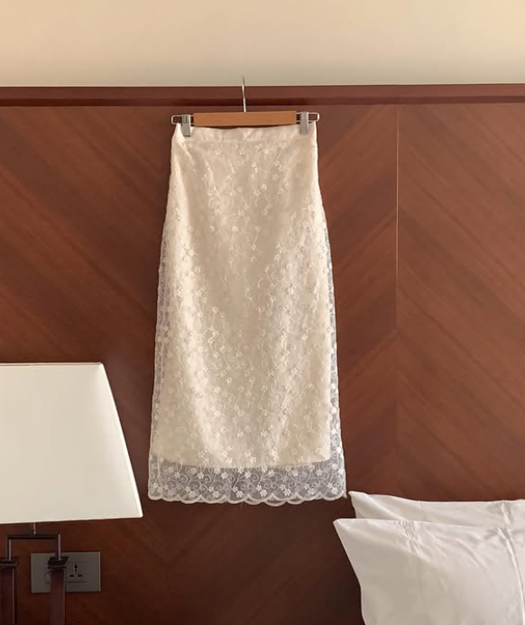 [Best Seller] Sculptural Silk-Lined Lace Skirt