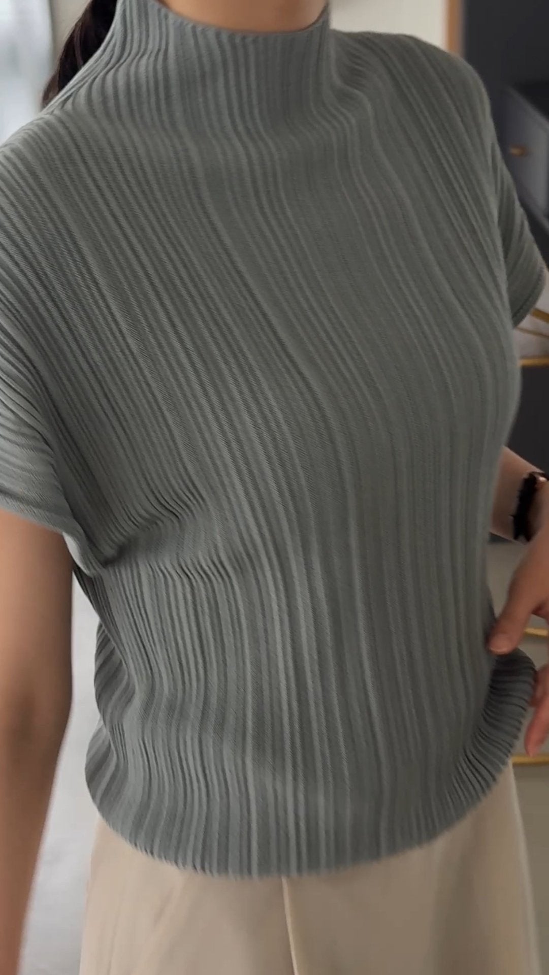 Lino Pleated Seamless Knit (Mock-neck) - Blue Grey