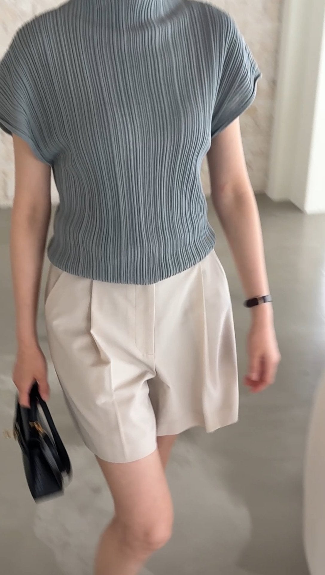 Lino Pleated Seamless Knit (Mock-neck) - Blue Grey