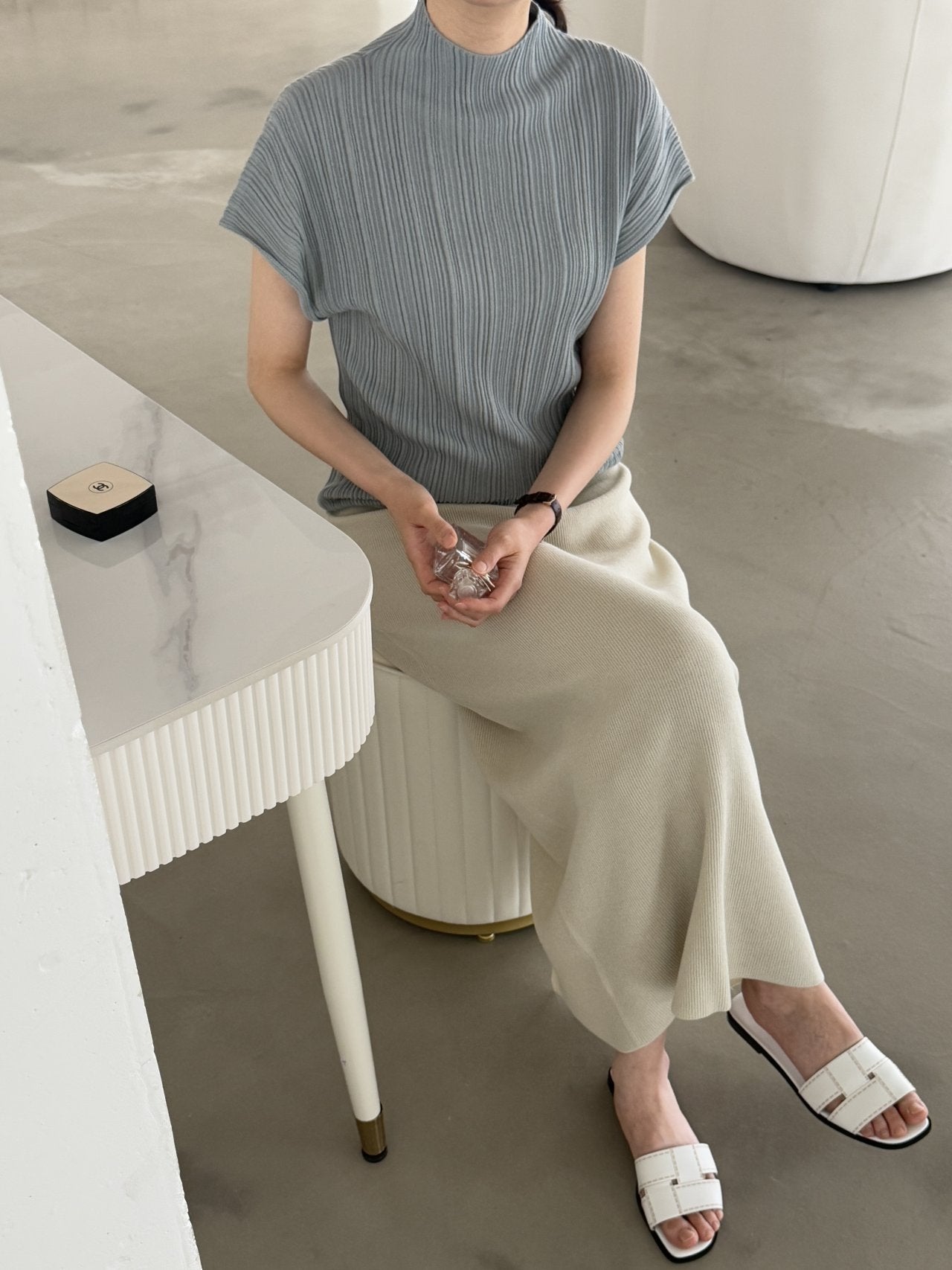 Lino Pleated Seamless Knit (Mock-neck) - Blue Grey