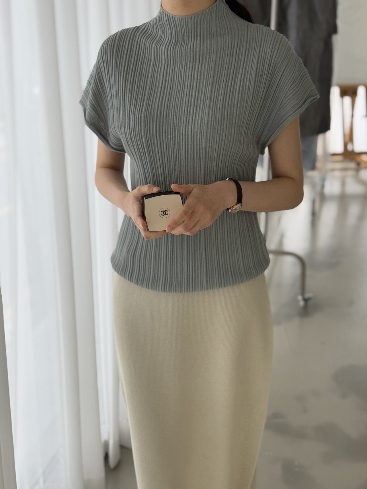 Lino Pleated Seamless Knit (Mock-neck) - Blue Grey