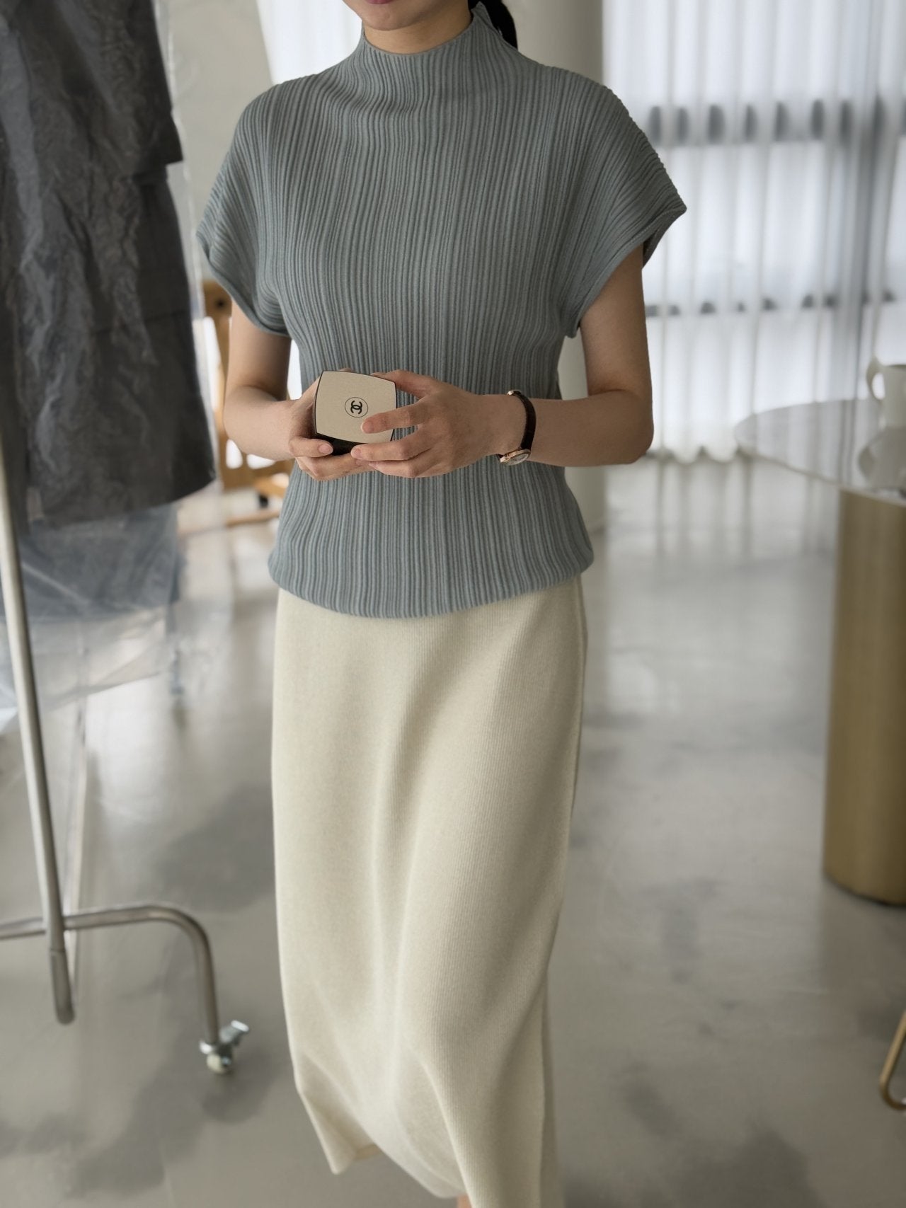 Lino Pleated Seamless Knit (Mock-neck) - Blue Grey