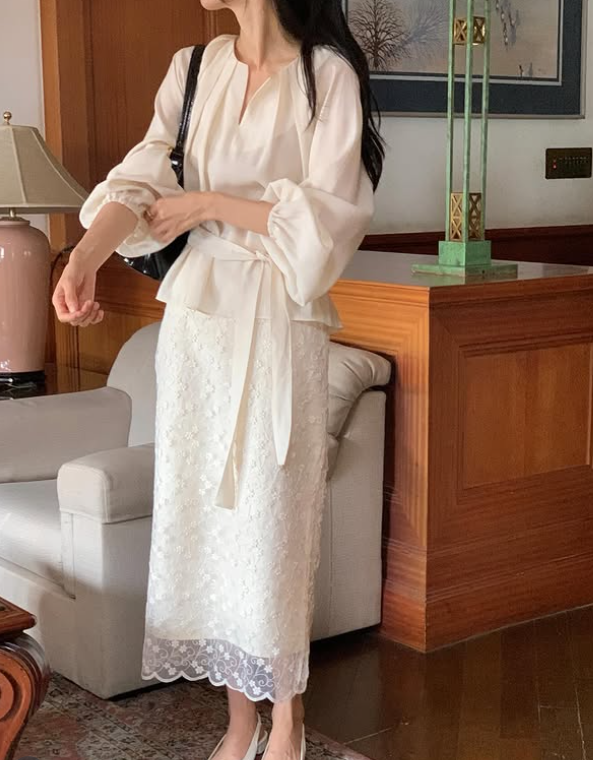 [Best Seller] Sculptural Silk-Lined Lace Skirt