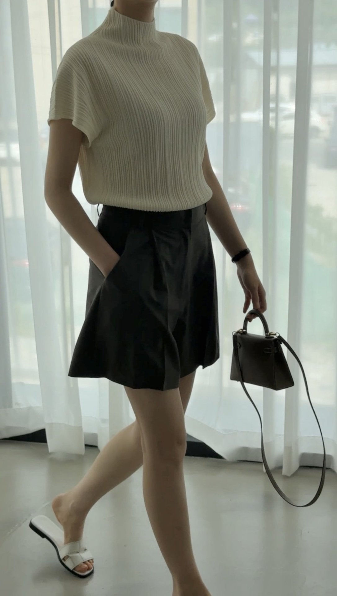 Lino Pleated Seamless Knit (Mock-neck) - Cream Ivory