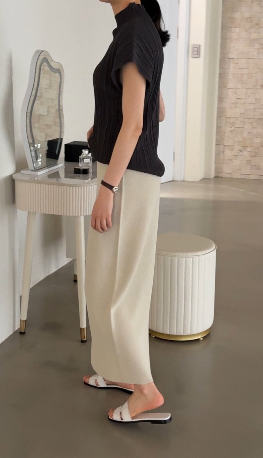 Lino Pleated Seamless Knit (Mock-neck) -  Charcoal