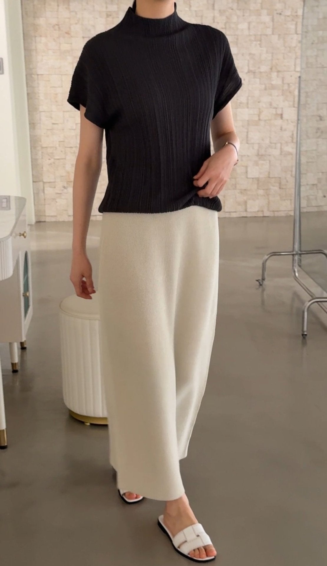 Lino Pleated Seamless Knit (Mock-neck) -  Charcoal