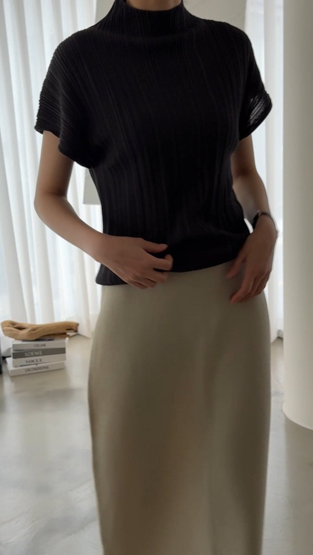 Lino Pleated Seamless Knit (Mock-neck) -  Charcoal