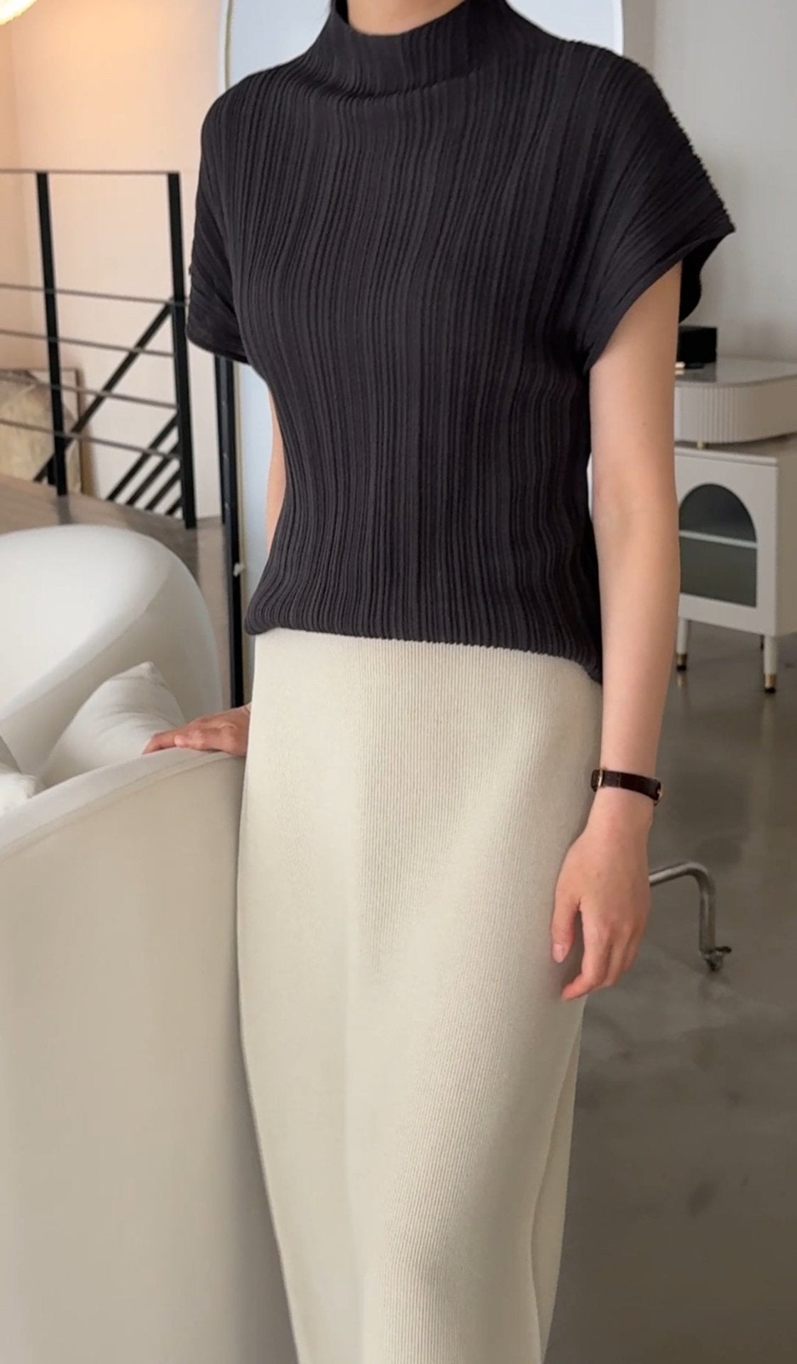 Lino Pleated Seamless Knit (Mock-neck) -  Charcoal