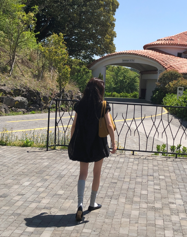 A Subtly Shimmering Balloon Silhouette Dress