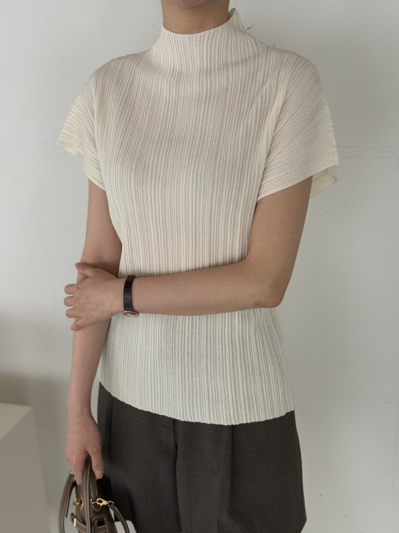 Lino Pleated Seamless Knit (Mock-neck) - Cream Ivory