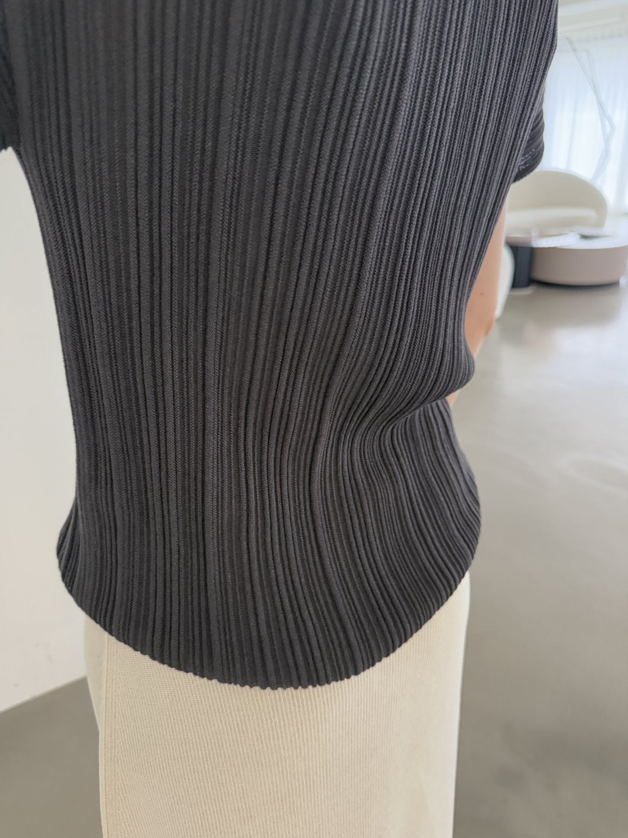 Lino Pleated Seamless Knit (Mock-neck) -  Charcoal