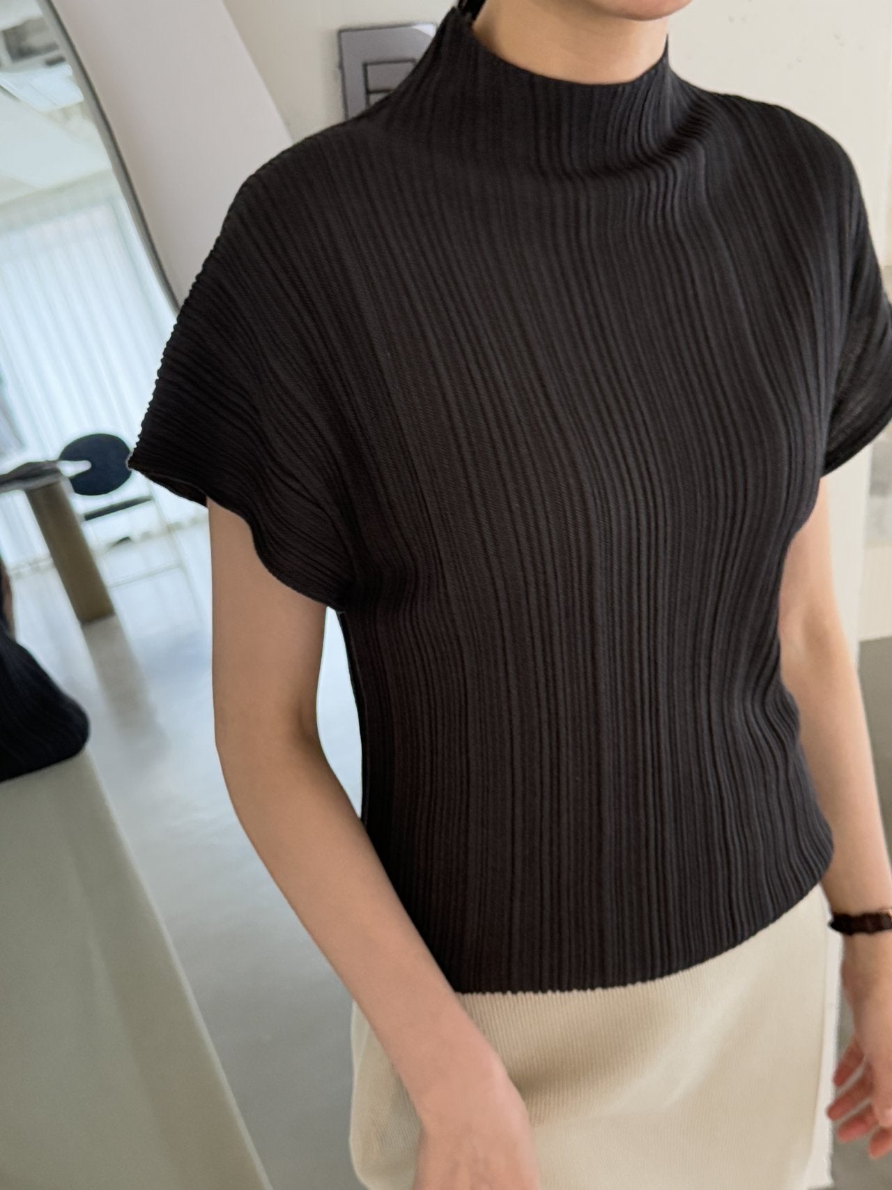 Lino Pleated Seamless Knit (Mock-neck) -  Charcoal