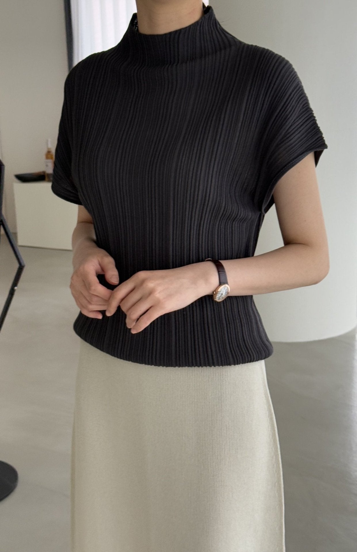 Lino Pleated Seamless Knit (Mock-neck) -  Charcoal