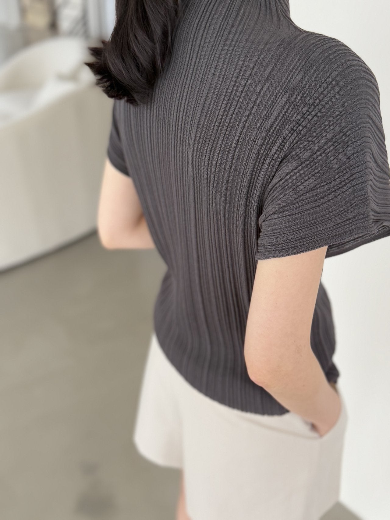 Lino Pleated Seamless Knit (Mock-neck) -  Charcoal