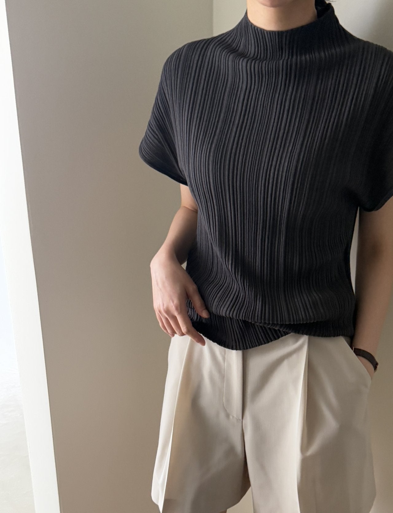 Lino Pleated Seamless Knit (Mock-neck) -  Charcoal