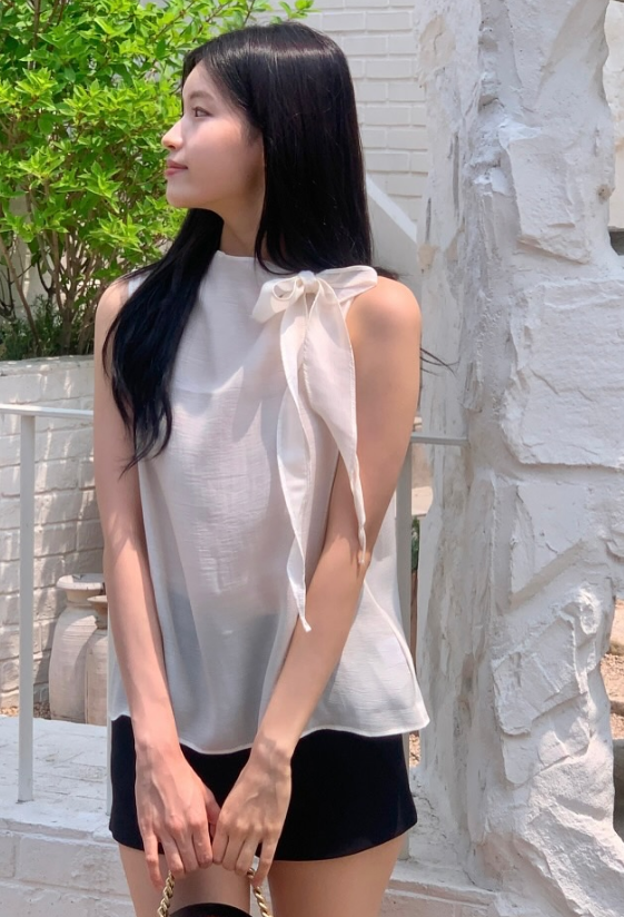 Tie Neck Sleeveless Blouse – Soft Feminine Silhouette