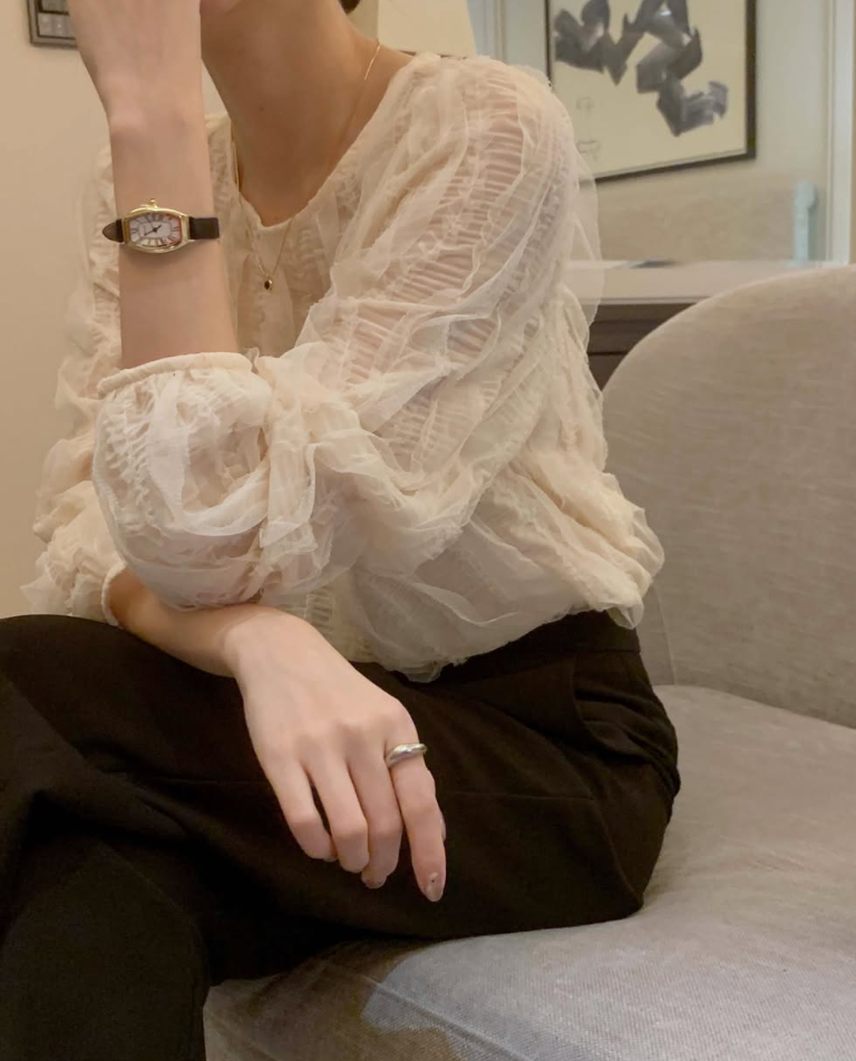 Round-Neck Ruched Lace Blouse