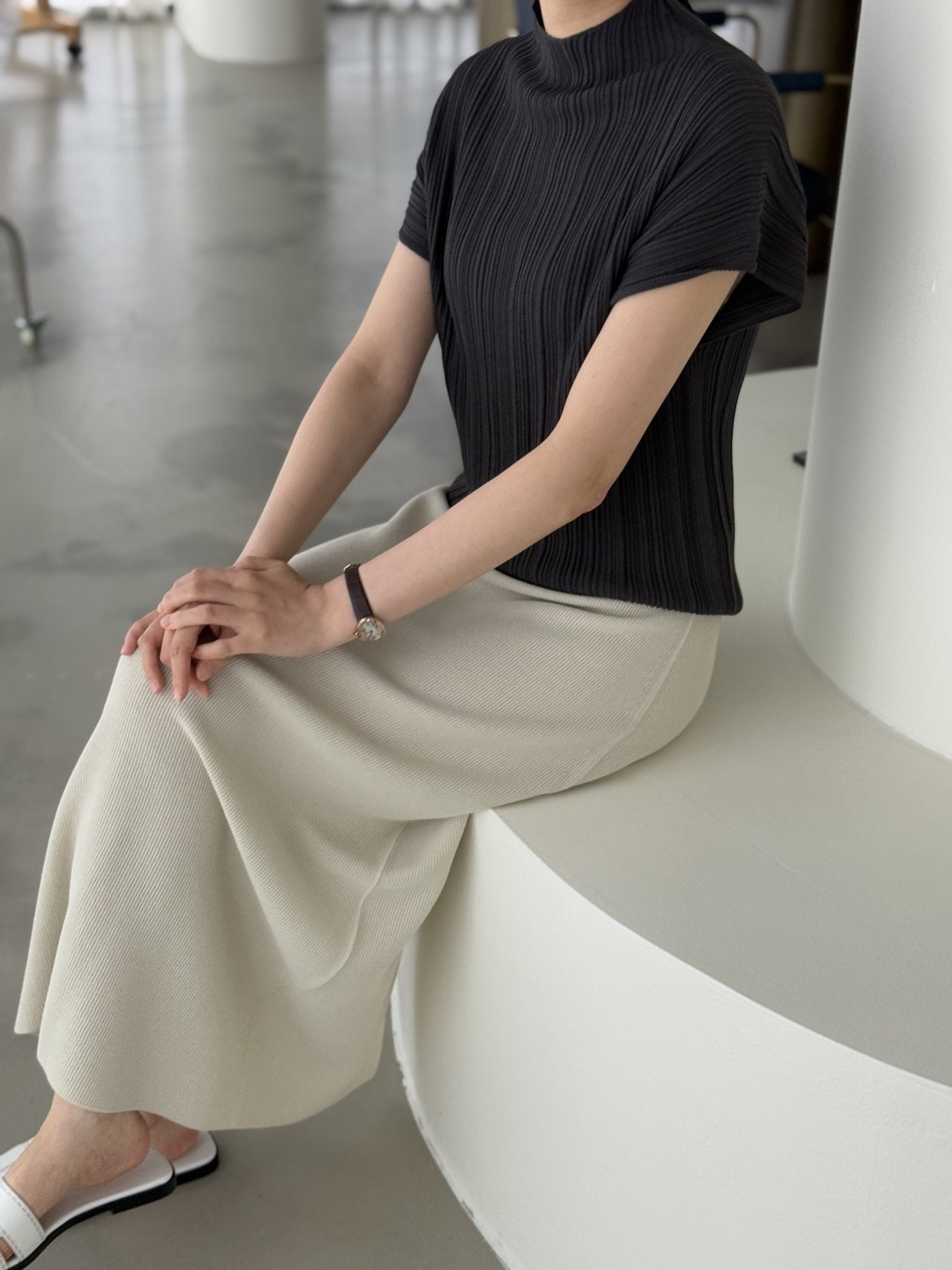 Lino Pleated Seamless Knit (Mock-neck) -  Charcoal