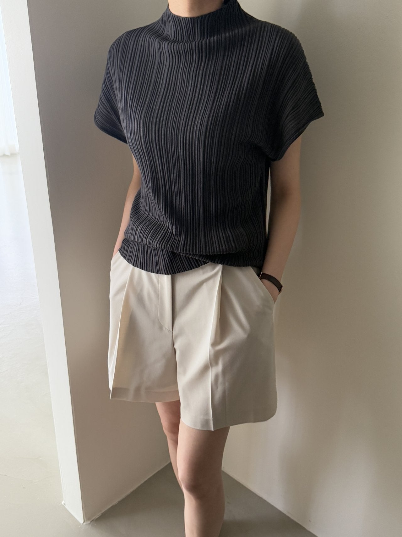 Lino Pleated Seamless Knit (Mock-neck) -  Charcoal