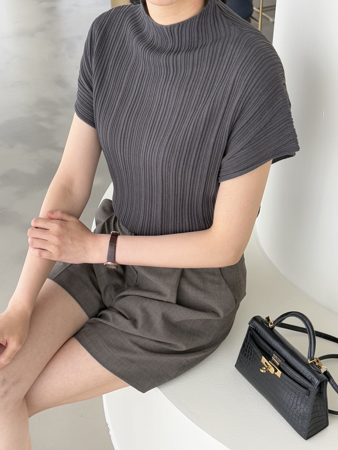 Lino Pleated Seamless Knit (Mock-neck) -  Charcoal