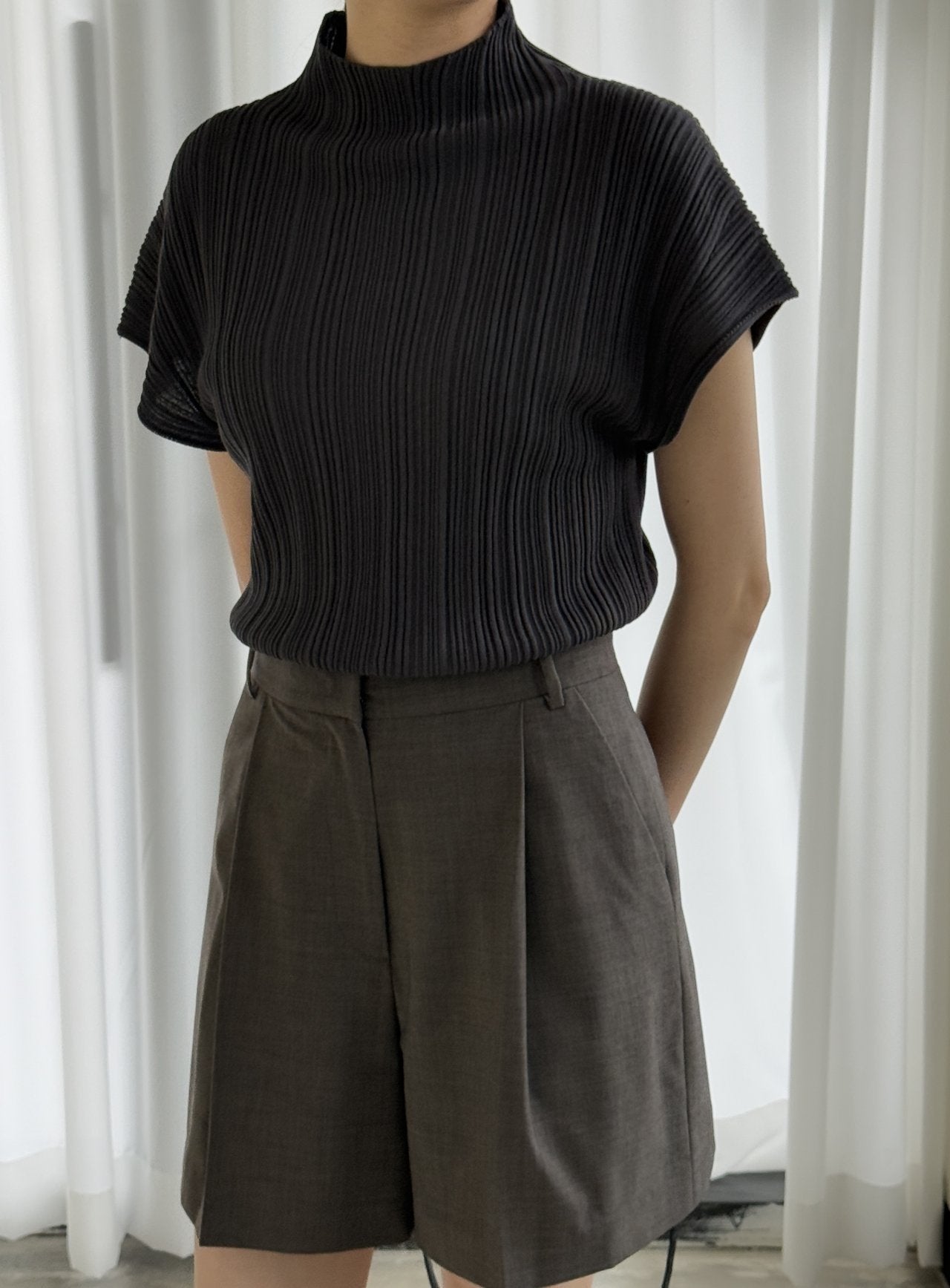 Lino Pleated Seamless Knit (Mock-neck) -  Charcoal