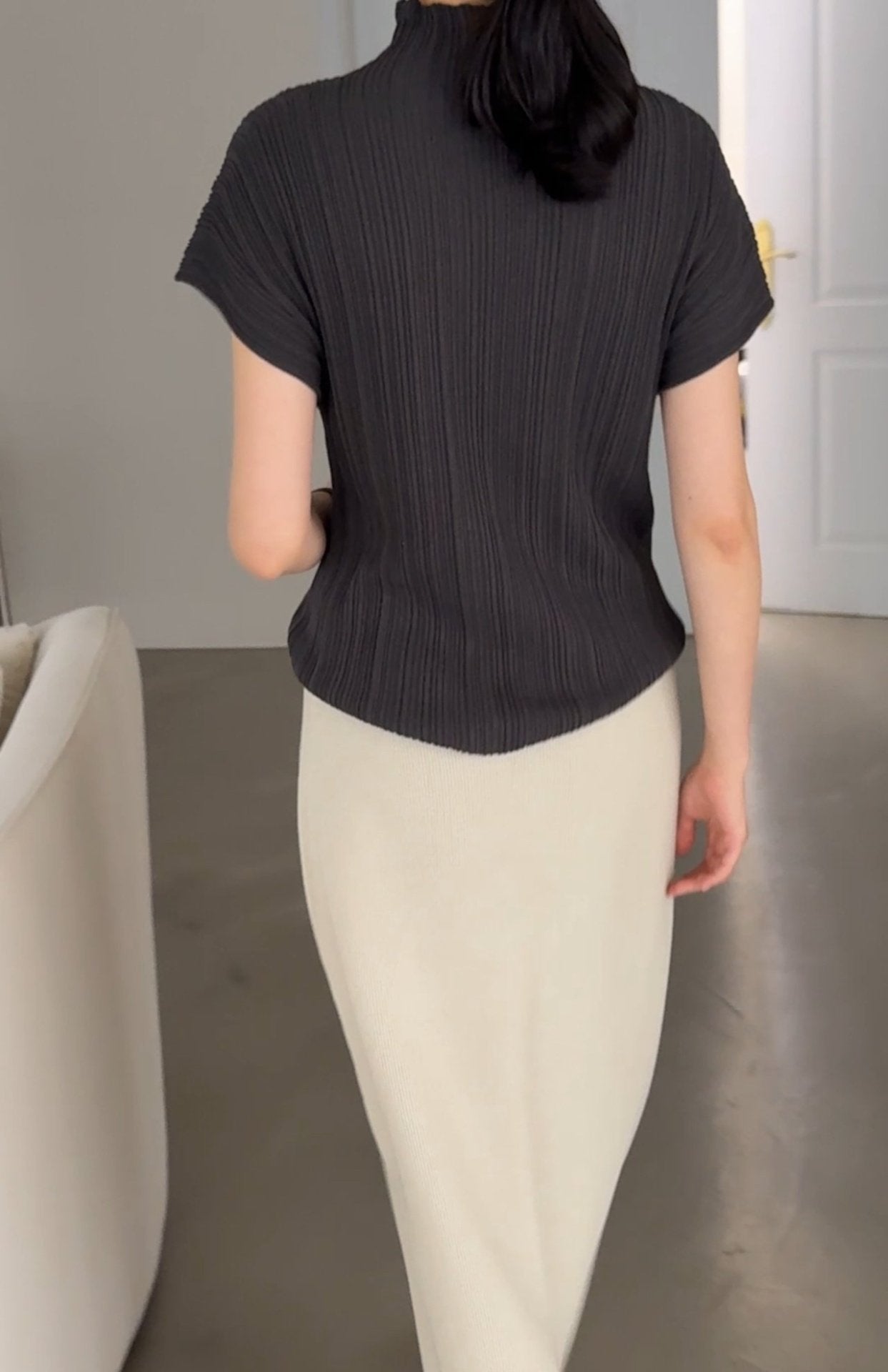 Lino Pleated Seamless Knit (Mock-neck) -  Charcoal