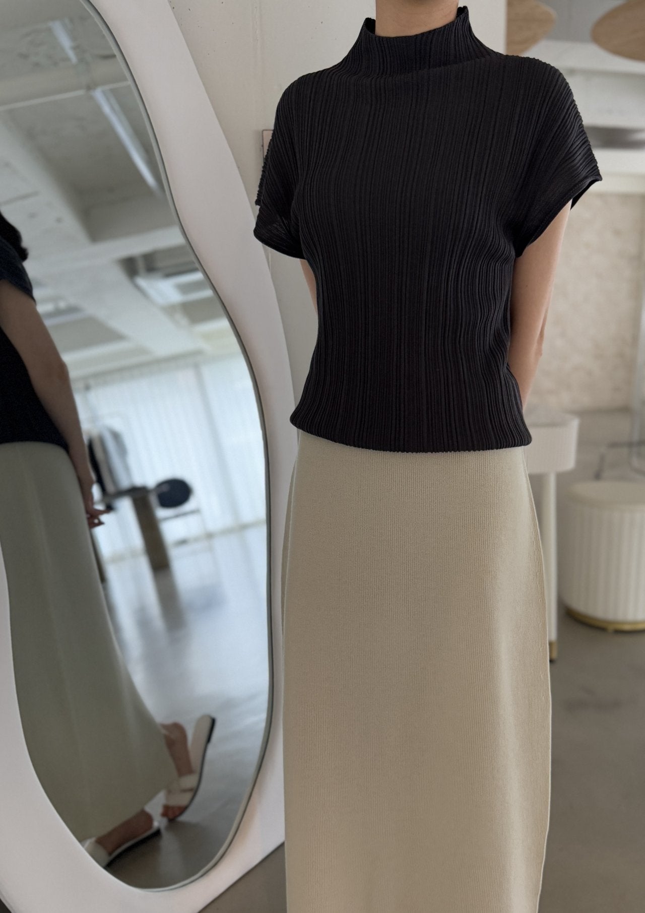 Lino Pleated Seamless Knit (Mock-neck) -  Charcoal