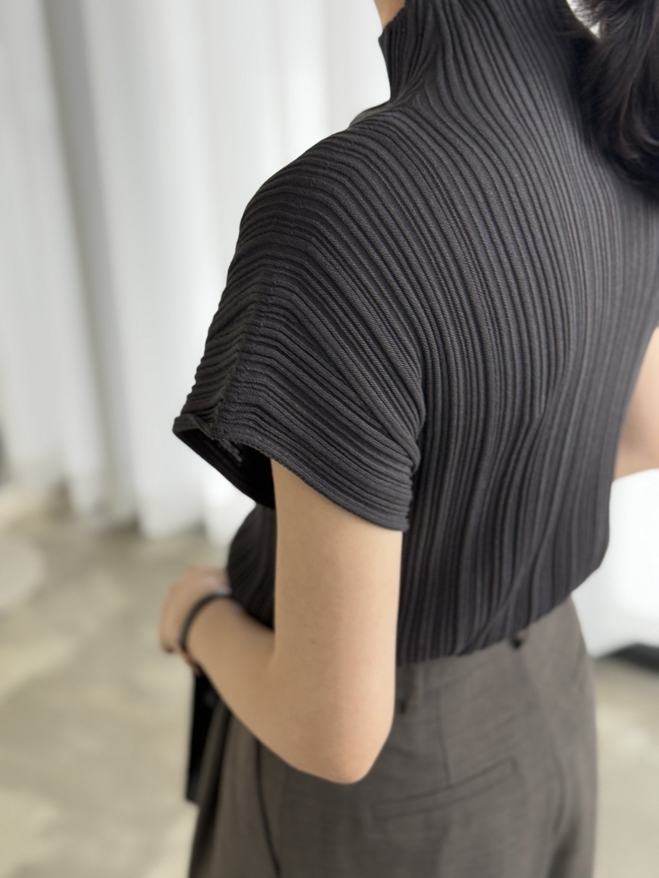 Lino Pleated Seamless Knit (Mock-neck) -  Charcoal