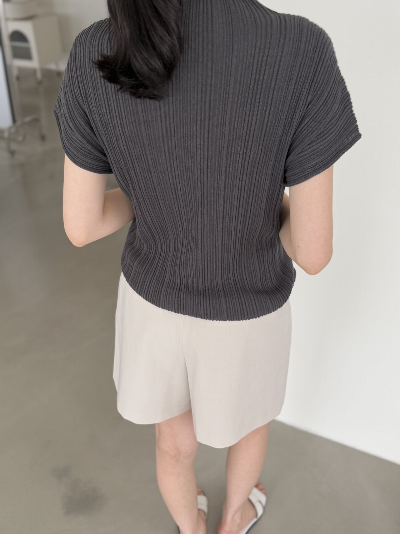 Lino Pleated Seamless Knit (Mock-neck) -  Charcoal