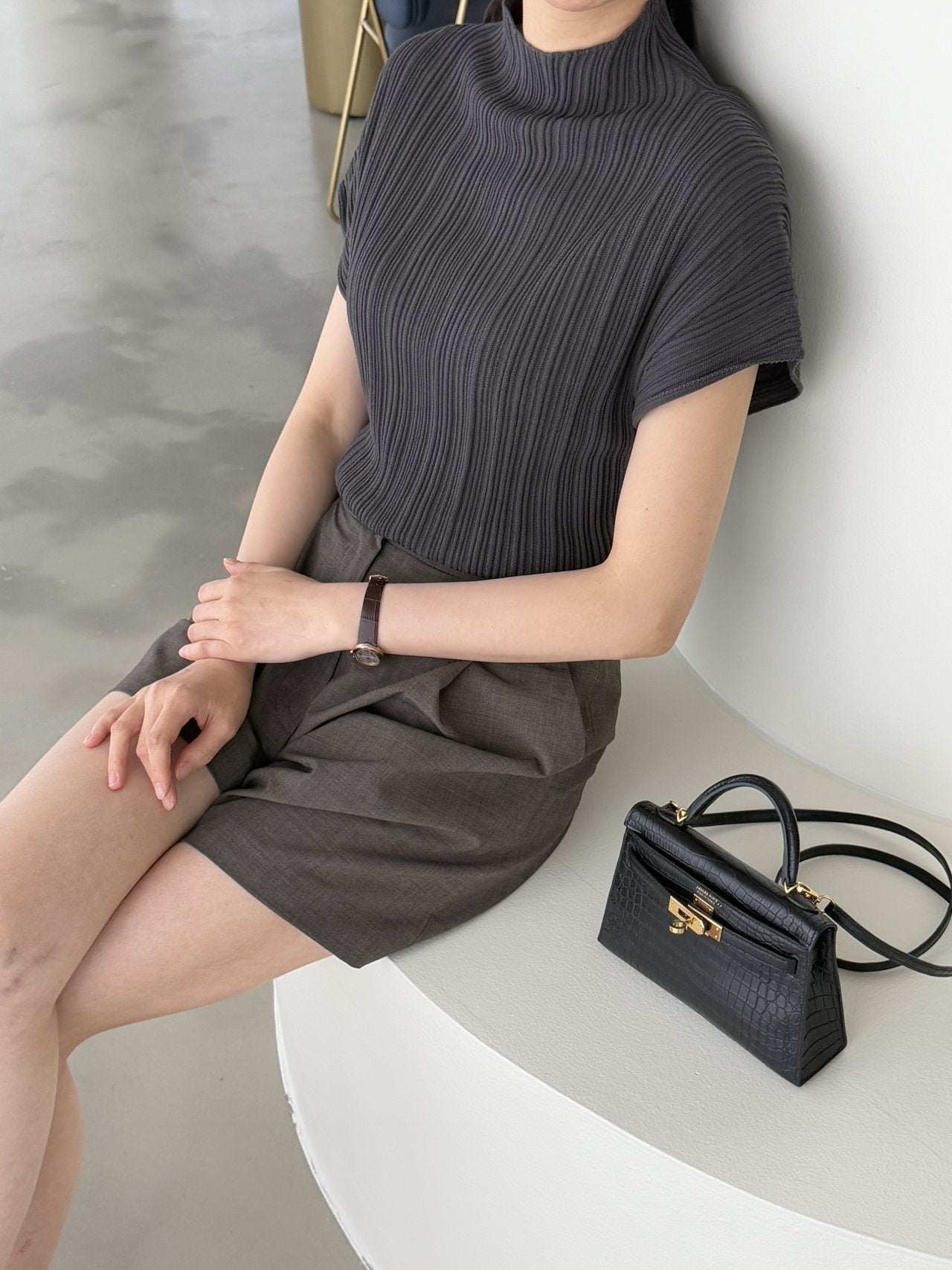 Lino Pleated Seamless Knit (Mock-neck) -  Charcoal