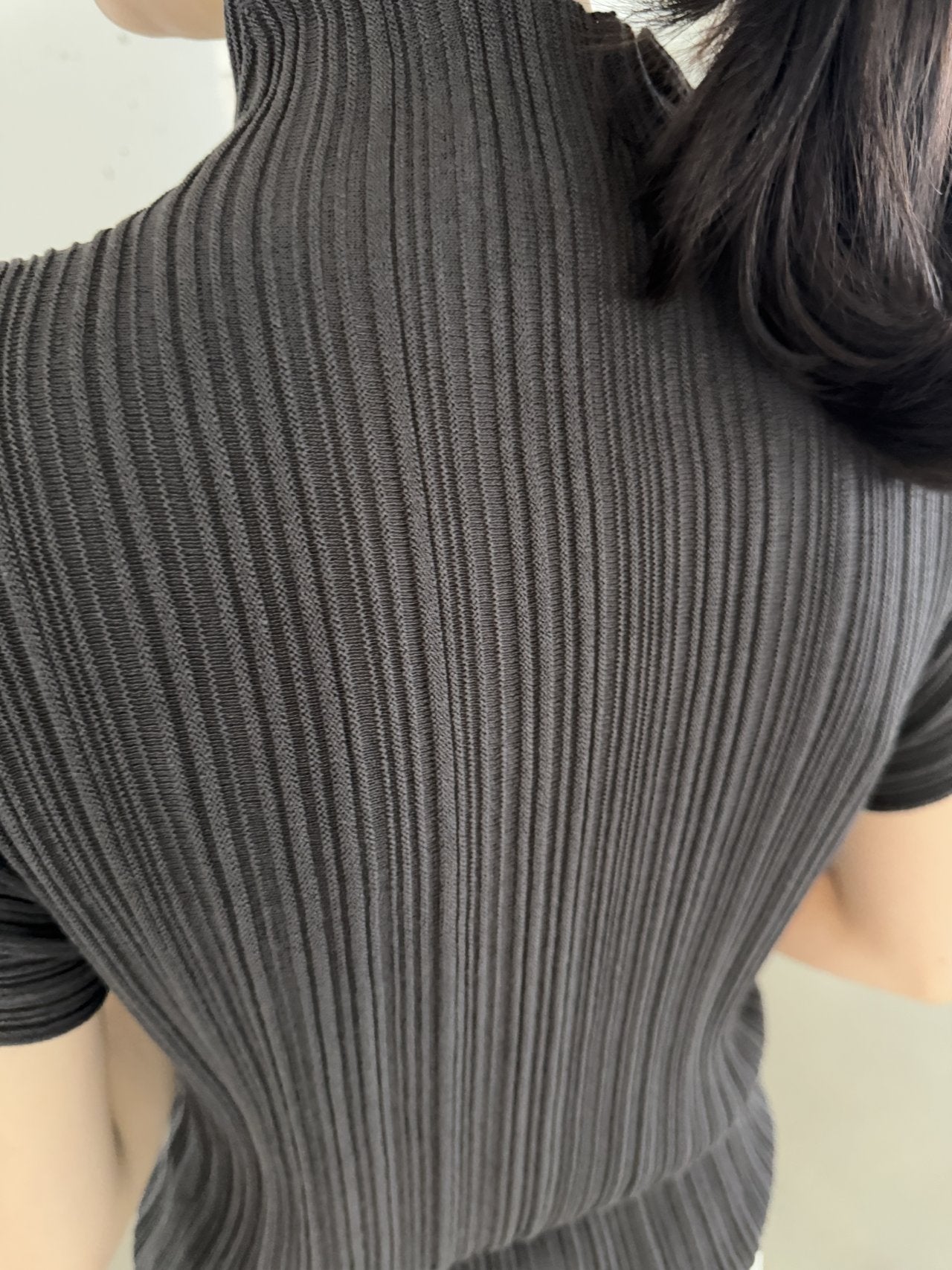 Lino Pleated Seamless Knit (Mock-neck) -  Charcoal
