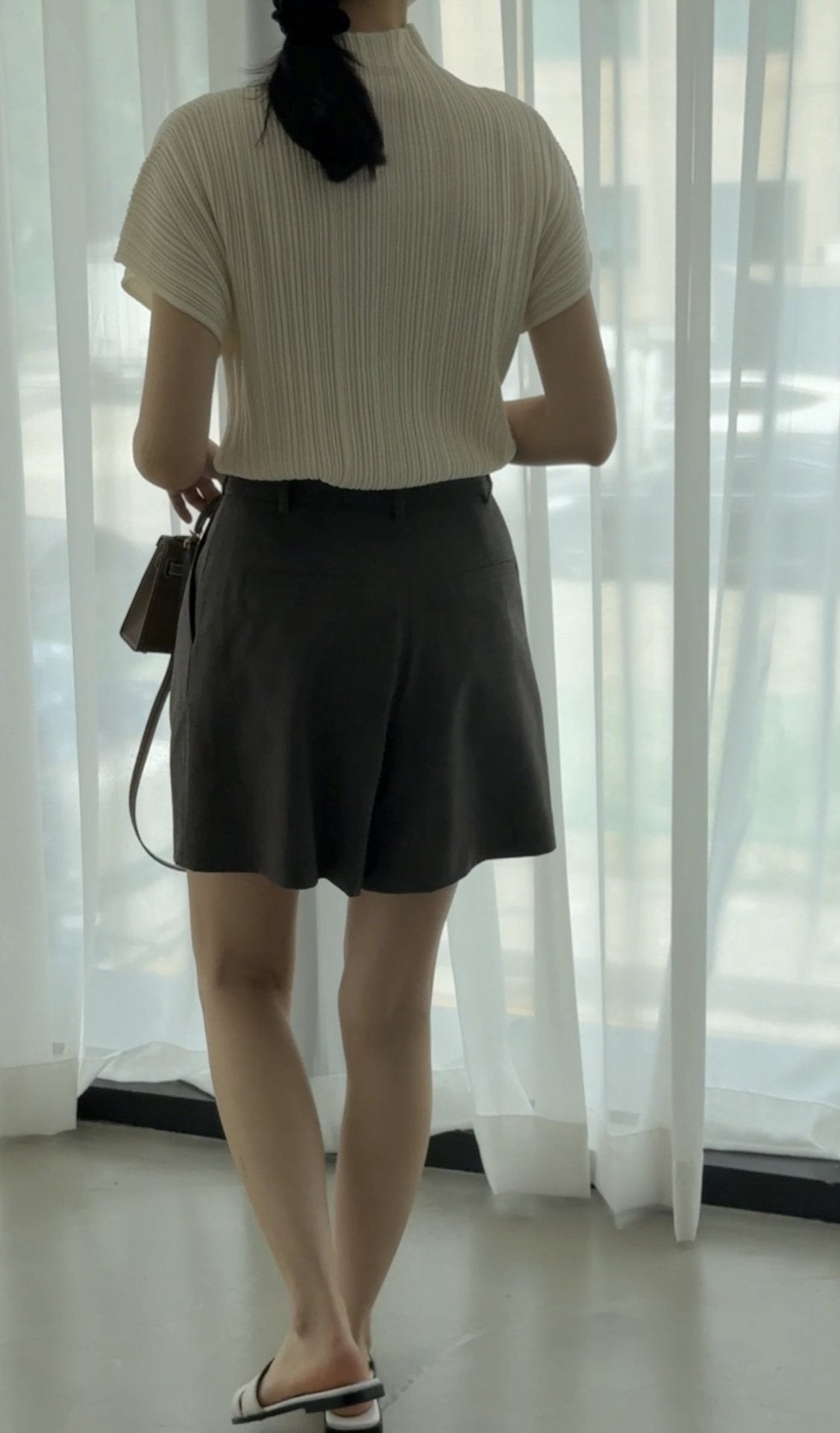 Lino Pleated Seamless Knit (Mock-neck) - Cream Ivory