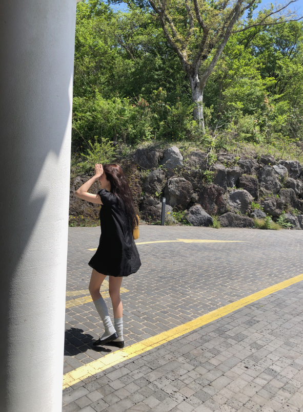 A Subtly Shimmering Balloon Silhouette Dress