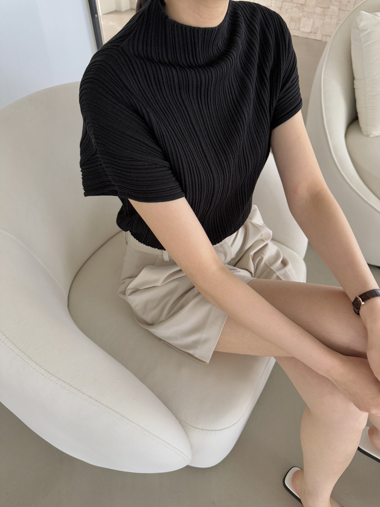 Lino Pleated Seamless Knit (Mock-neck) - Black