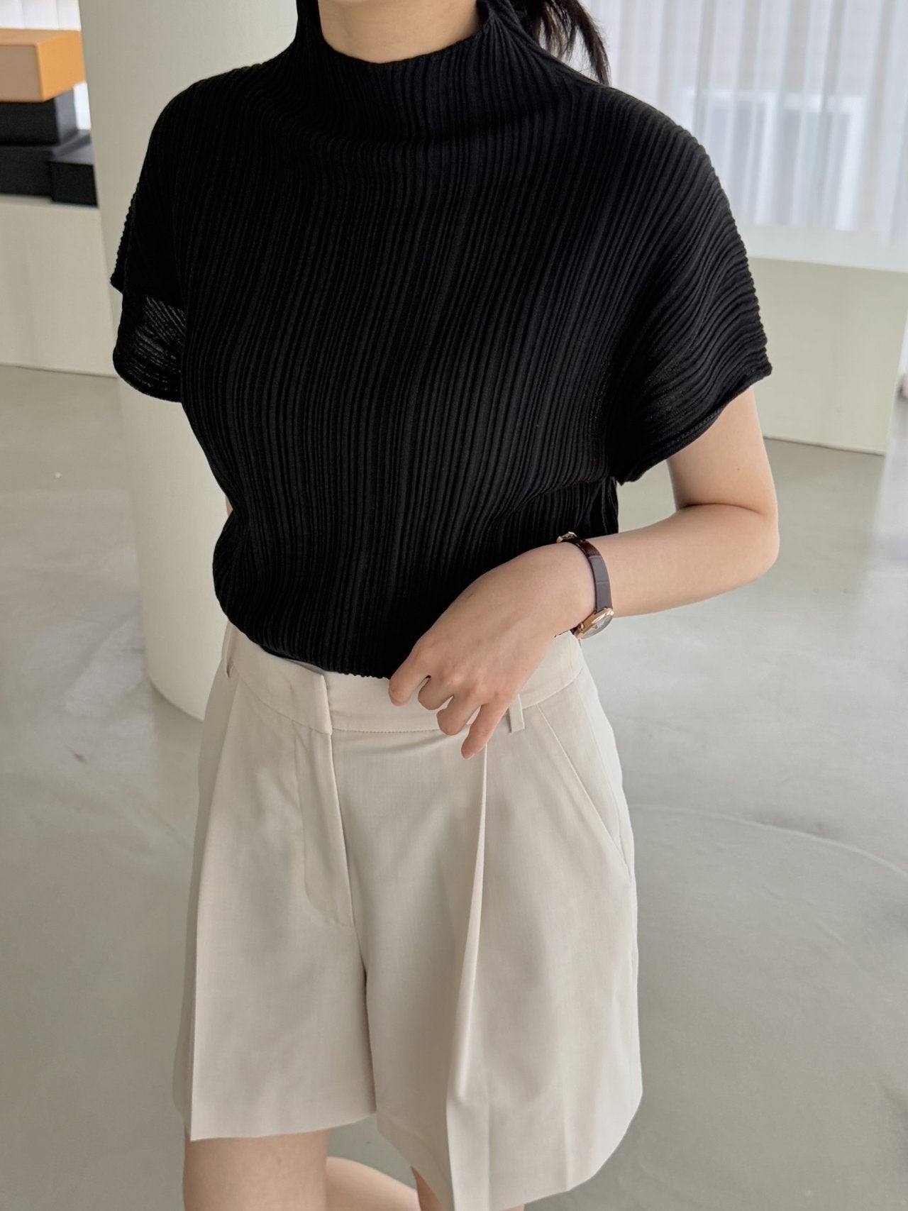 Lino Pleated Seamless Knit (Mock-neck) - Black