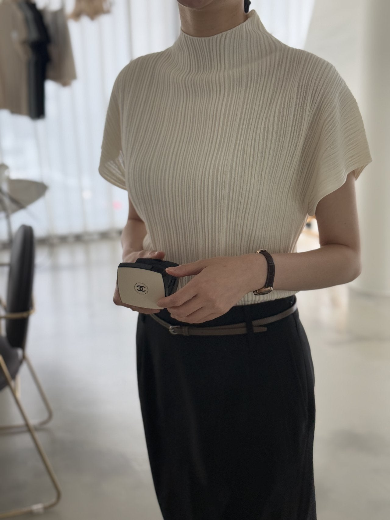 Lino Pleated Seamless Knit (Mock-neck) - Cream Ivory