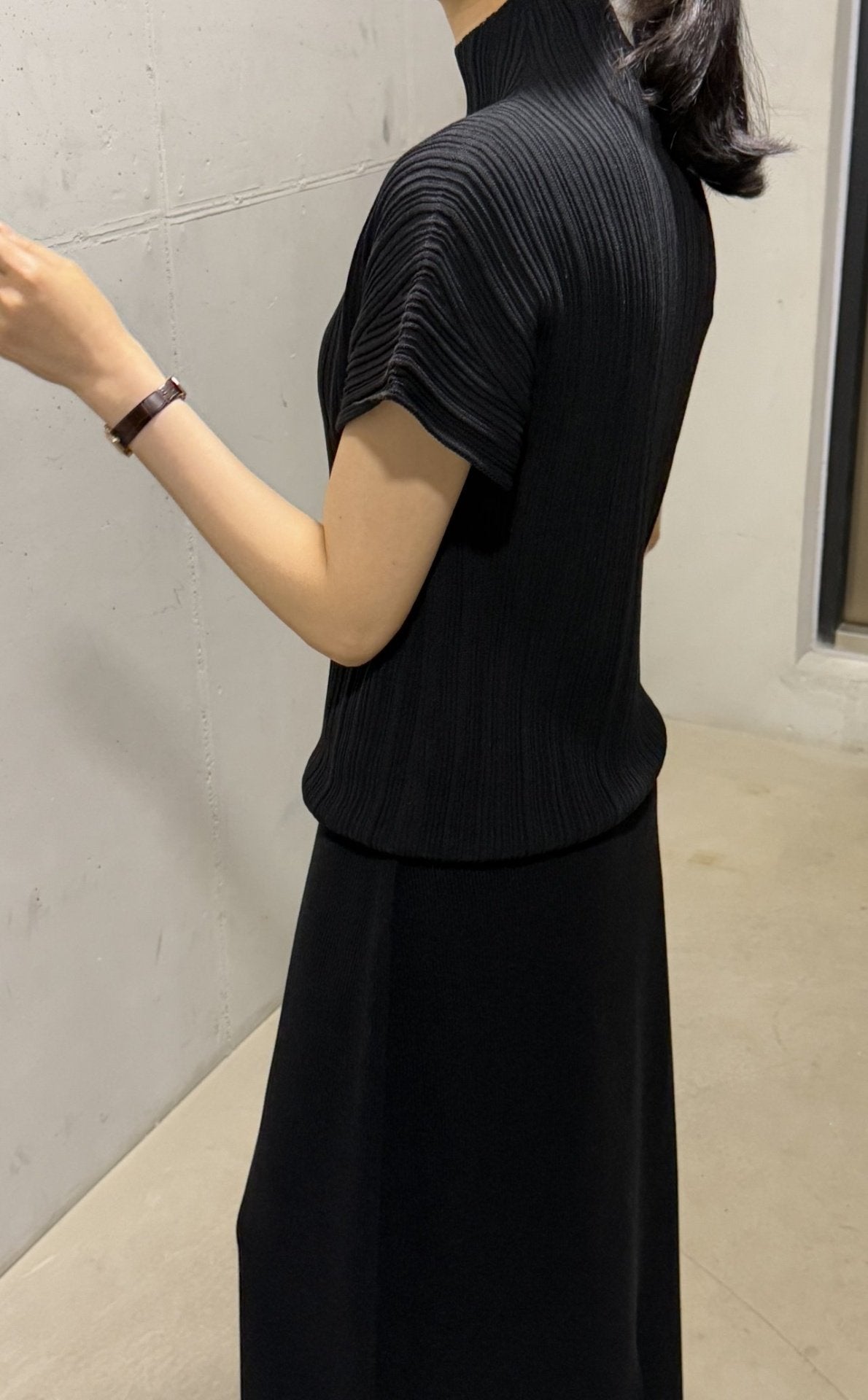 Lino Pleated Seamless Knit (Mock-neck) - Black