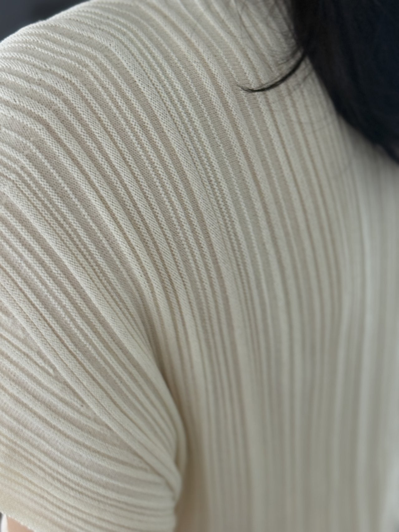 Lino Pleated Seamless Knit (Mock-neck) - Cream Ivory