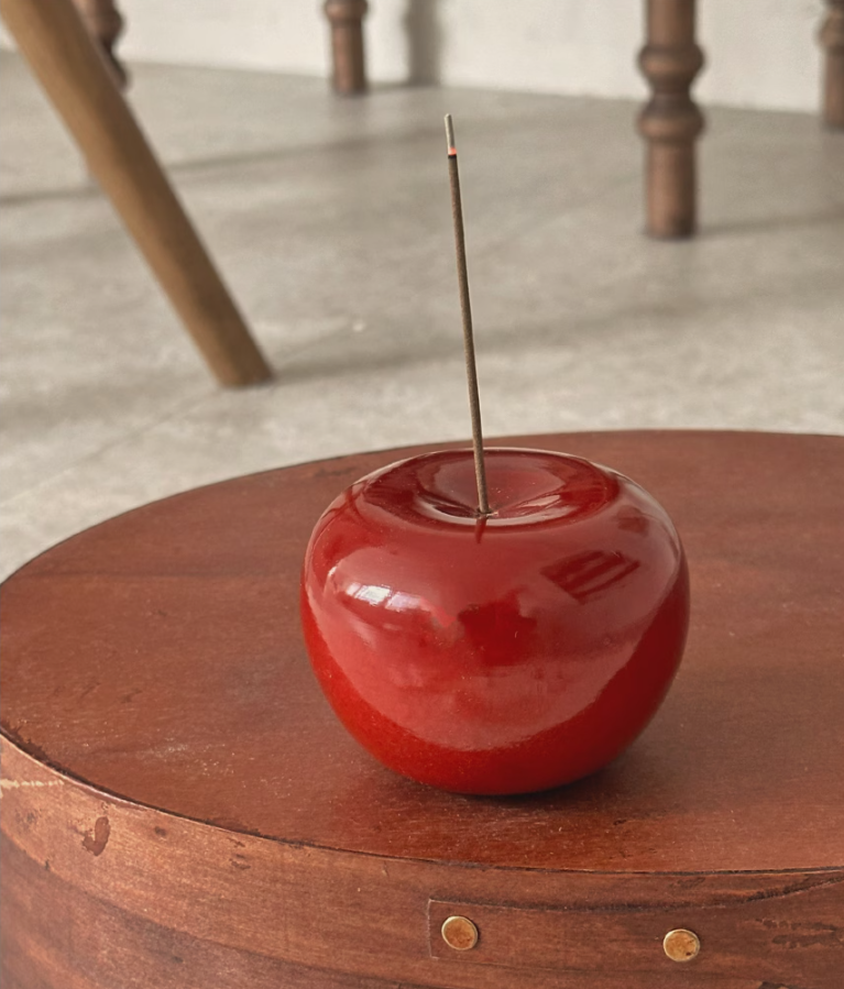 [Carefully handcrafted in Korea] A Delightful Apple Shaped Incense Holder