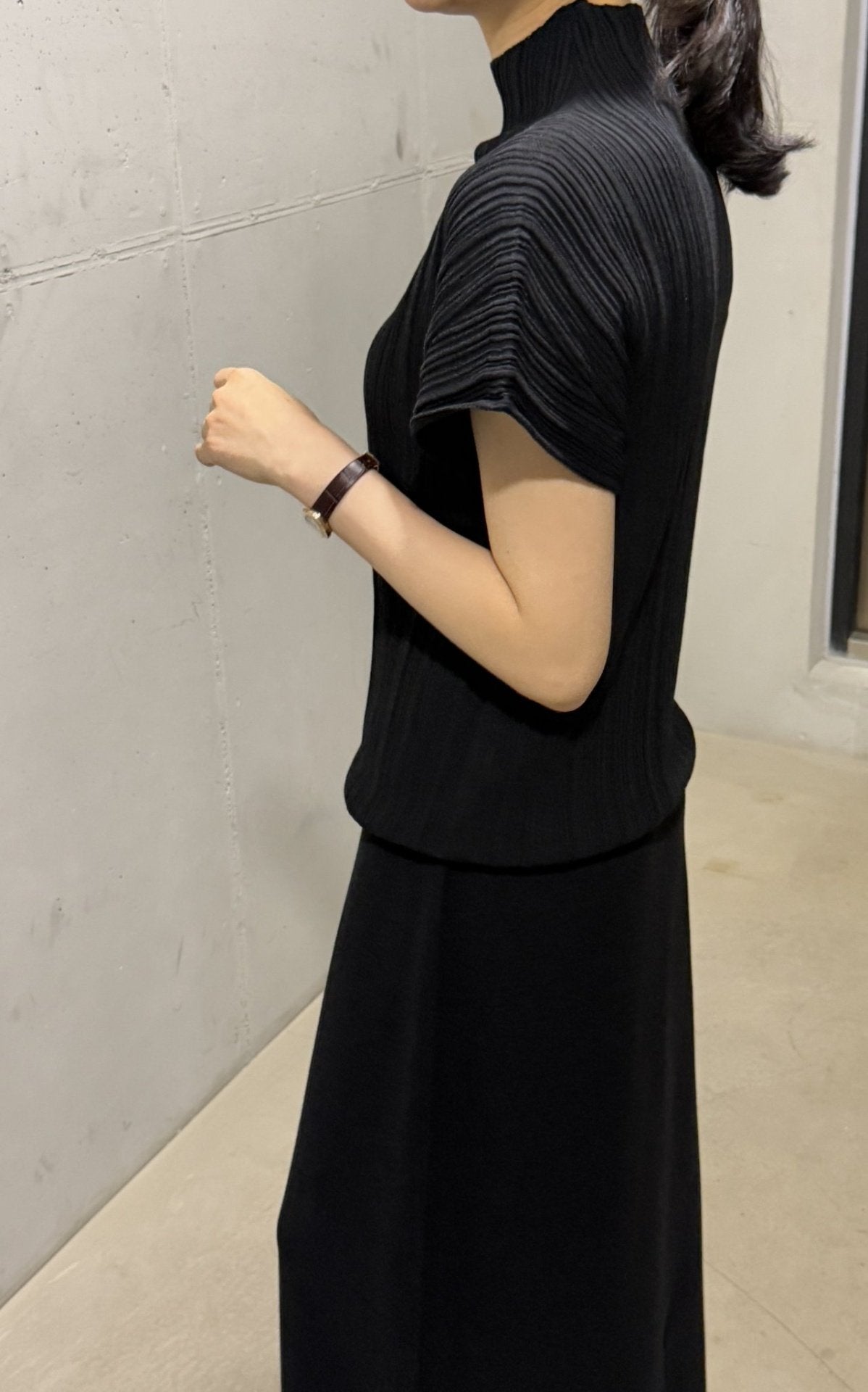 Lino Pleated Seamless Knit (Mock-neck) - Black