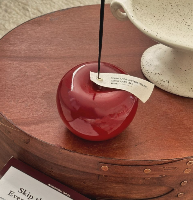 [Carefully handcrafted in Korea] A Delightful Apple Shaped Incense Holder